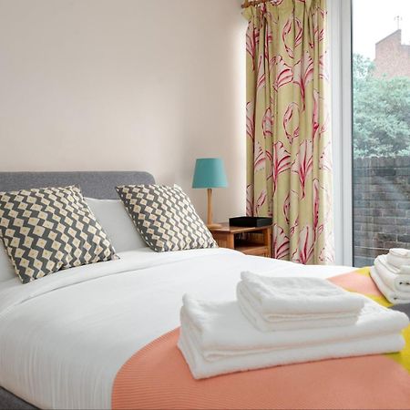 Guestready - Lovely Ground Floor Duplex With Patio In Southbank Apartment London Ngoại thất bức ảnh