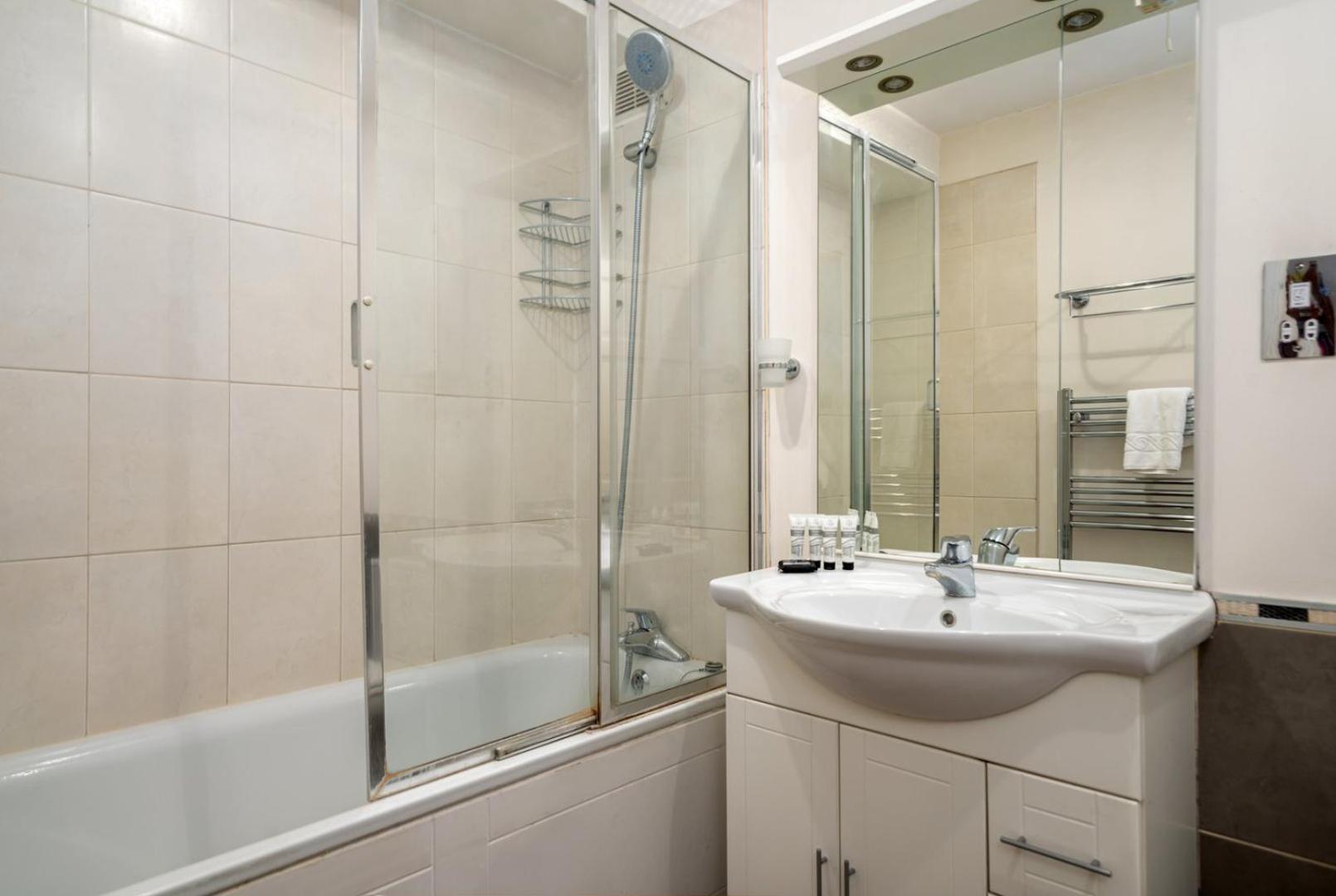 Guestready - Lovely Ground Floor Duplex With Patio In Southbank Apartment London Ngoại thất bức ảnh