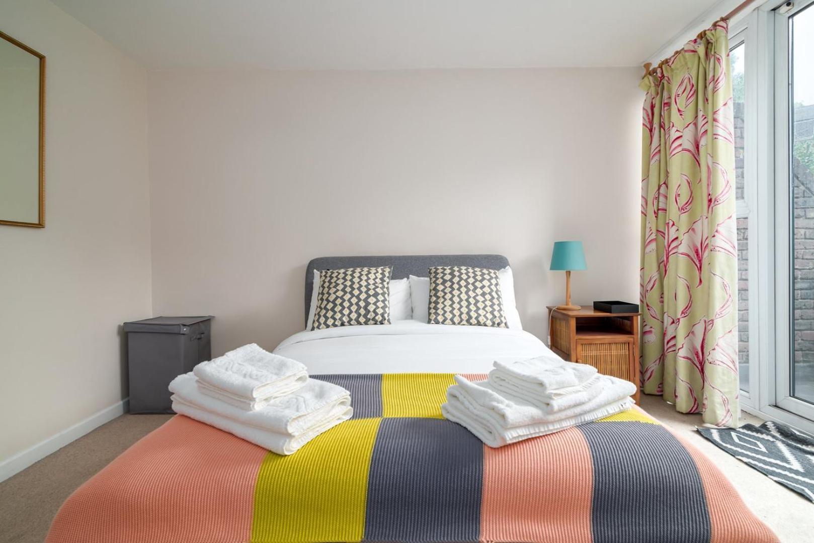 Guestready - Lovely Ground Floor Duplex With Patio In Southbank Apartment London Ngoại thất bức ảnh
